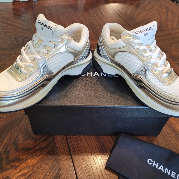 Chanel Sneakers Brand New in Box! Size EU 41 - Picture 9 of 11
